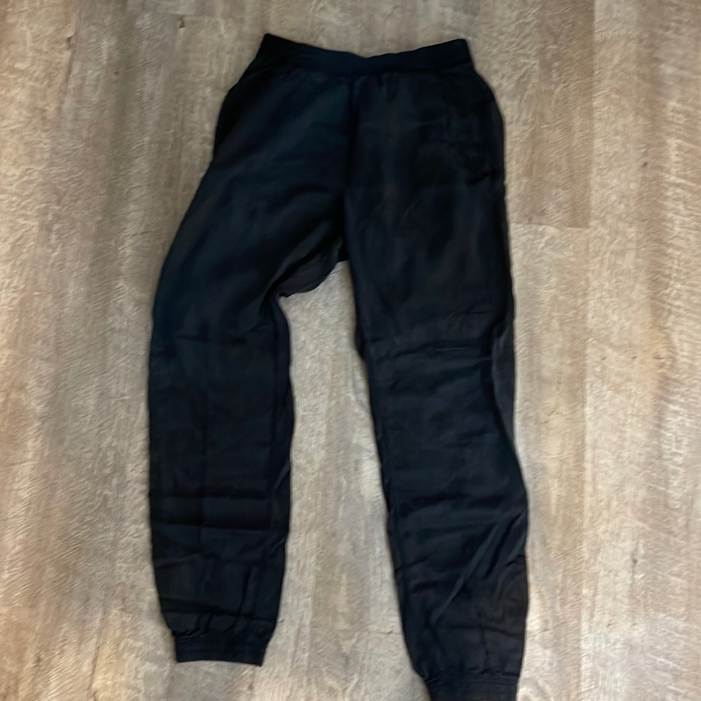 Like new Lululemon black tensel joggers